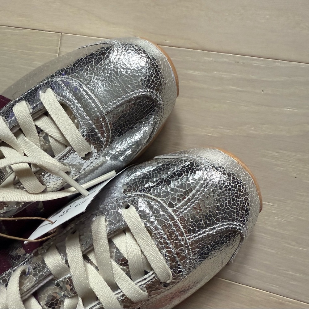 NWT adidas Originals Country OG Shoes in Silver Metallic/Maroon/Off-White - Picture 4 of 7